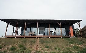 CASA DE VIDRO EM MEIO A NATUREZA - Conteiner Lua